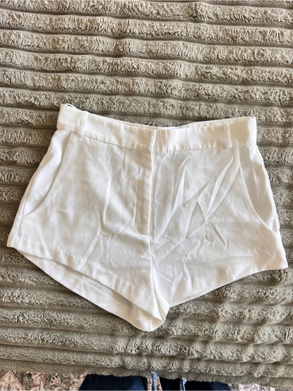 SOLD Amanda Uprichard High Waist Trouser Short White Sz L/8-10